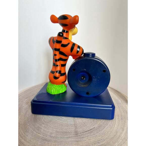 Vintage Tigger Talking Alarm Clock Disney Fantasma 8.5 Winnie The Pooh Works - Picture 3 of 8